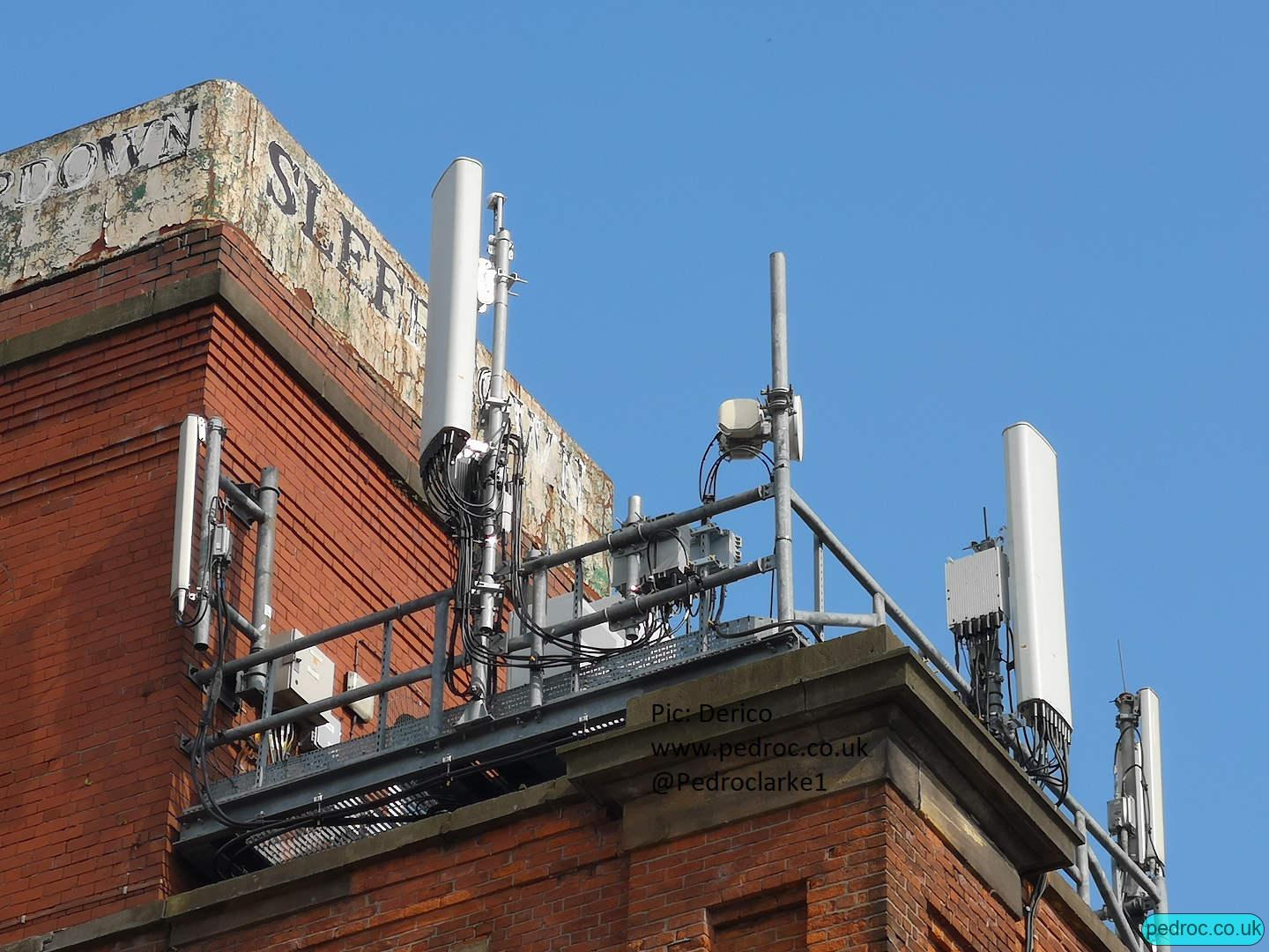 EE 5G Mast in Manchester Bower Street using Huawei RRU 5258 for 8T8R N78 and Huawei AOC4518r8v06 antennas.