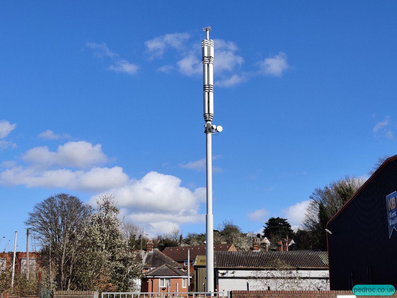 5G monopole/Streetpole for EE and Three