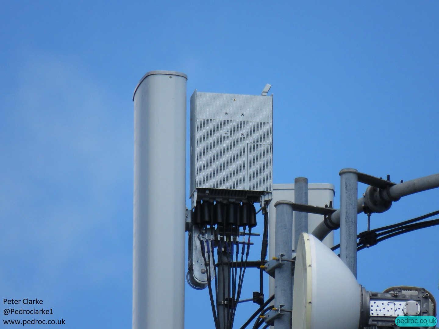 Huawei RRU 5258 for 8T8R N78 behind Huawei AOC4518r8v06 antenna on this EE 5GEE mast.