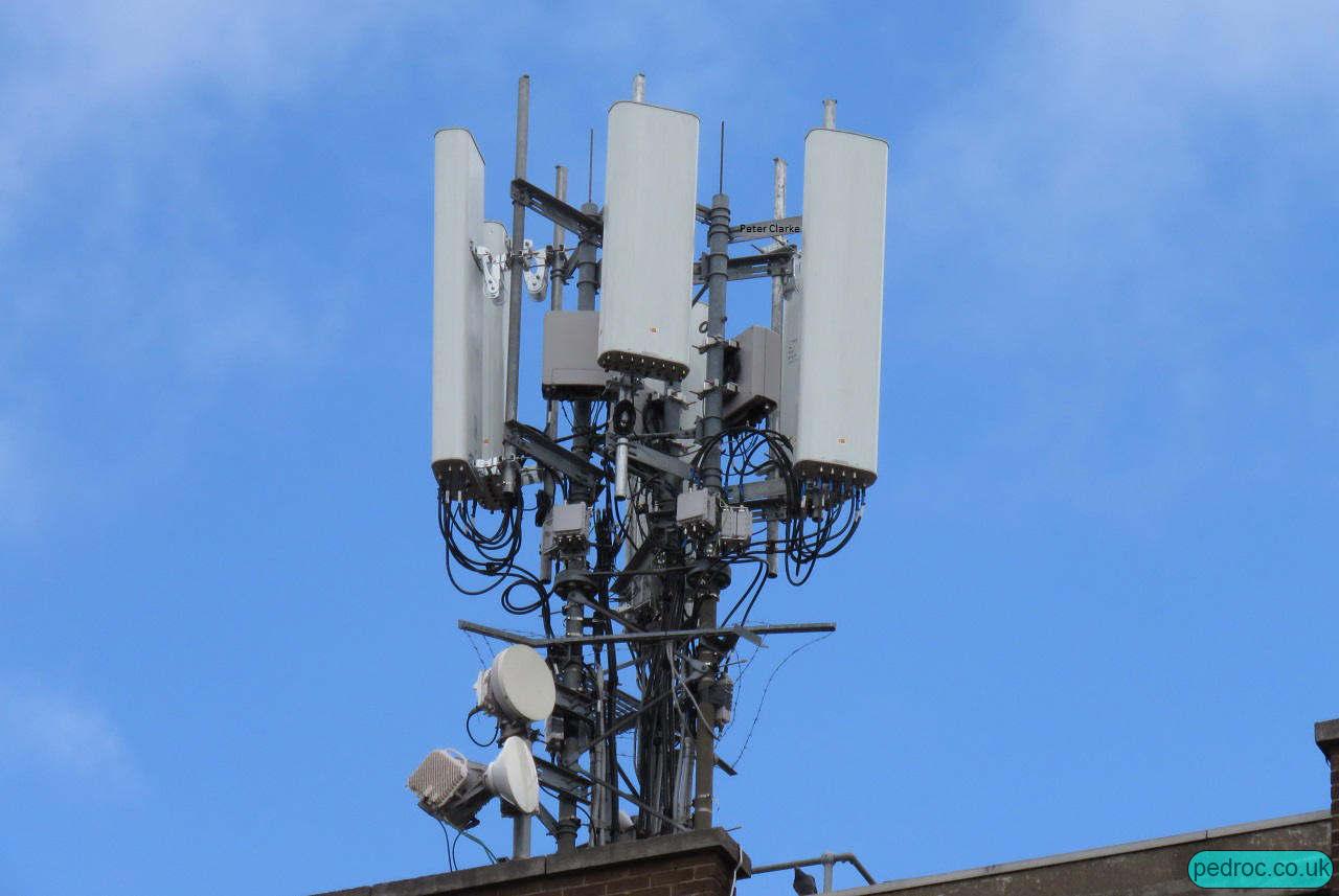 O2 Hosted Beacon Site on Pryme Street, Hull, with Huawei AQU4518R24v06
	8 port antenna and 18 port.