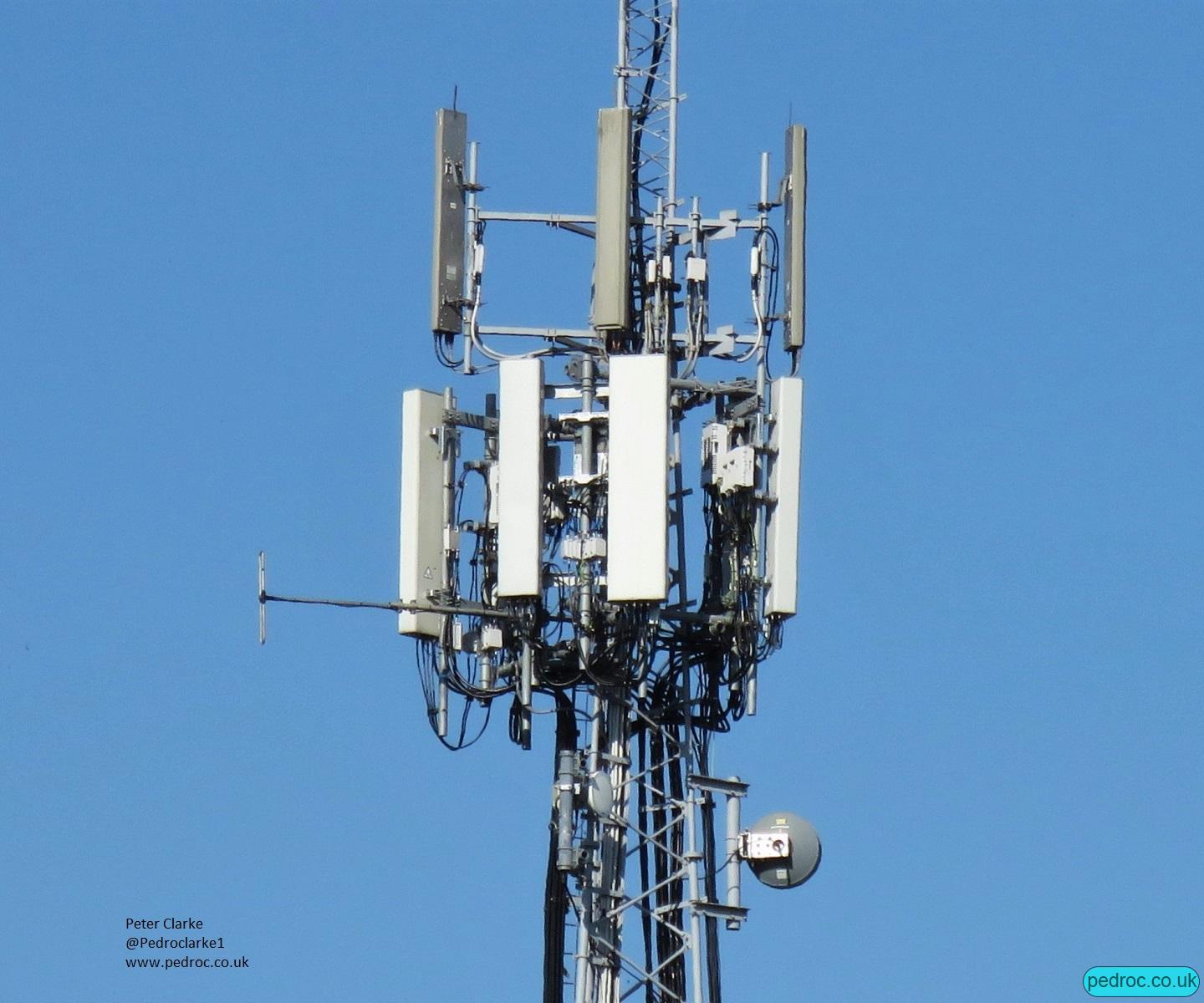 The EE/3 antennas hark back to a previous era and are a grey/brown colour, whereas the O2 Host Commscope antennas are bright and shiny, and much larger to house the wider range of frequencies.