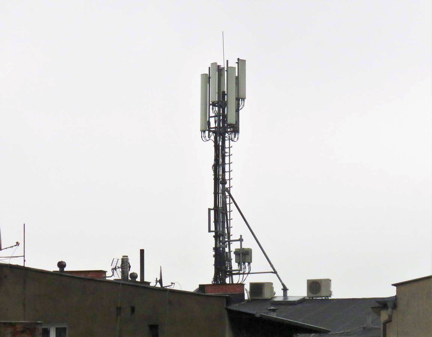 Orange and T-Mobile high capacity site with Huawei RRUs and antennas