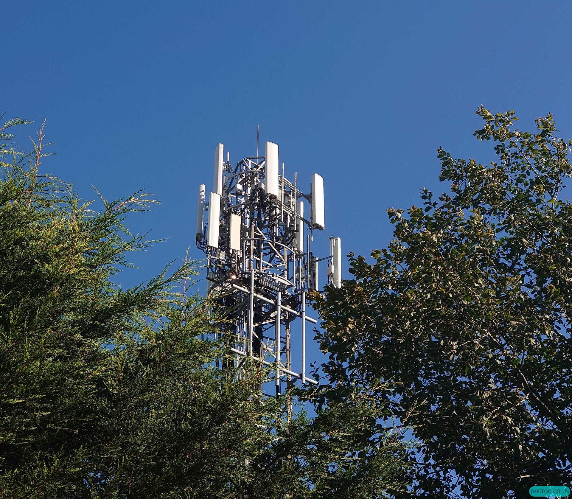 Three UK Chariot project Huawei mast rebuild with 4T4R across all the 4G bands.